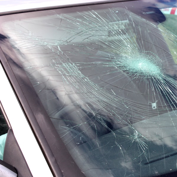 what auto glass replacement technician to contact and what is the price cost to fix broken windshield  in Colorado